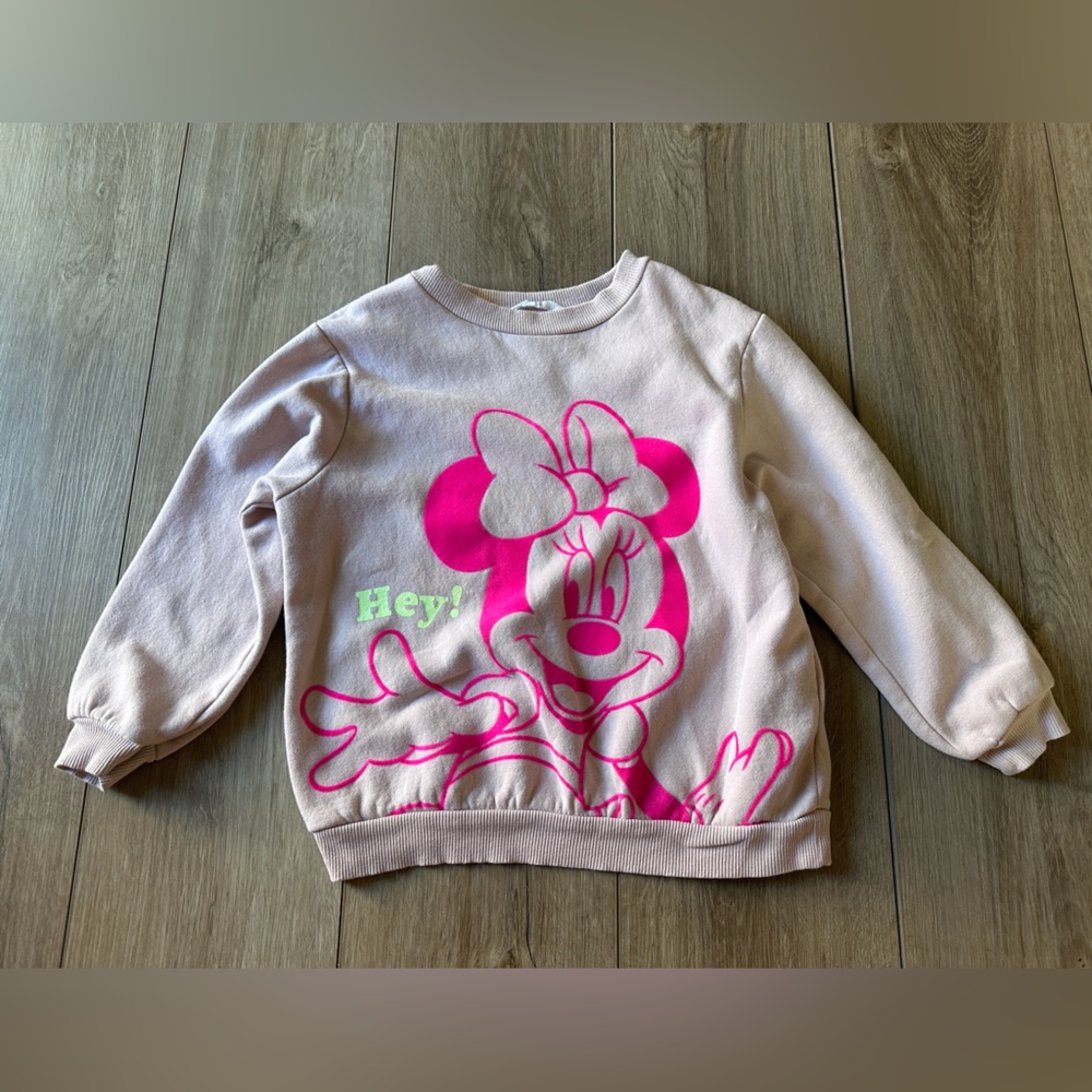 H&M Disney Minnie Mouse  Pullover sweatshirt. EUC